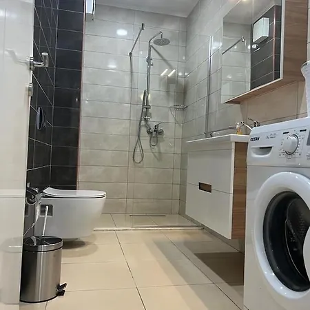 Franci's No1 تيرانا