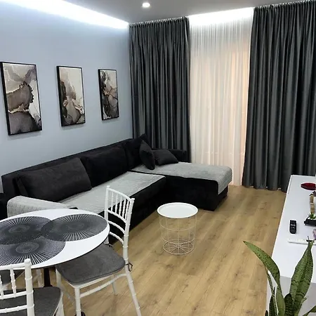 Franci's No1 * تيرانا