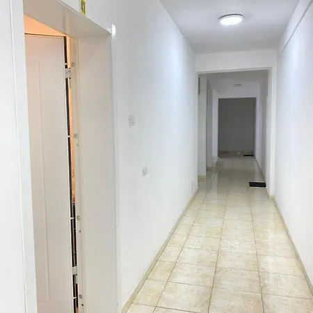 Franci's No1 * Τίρανα